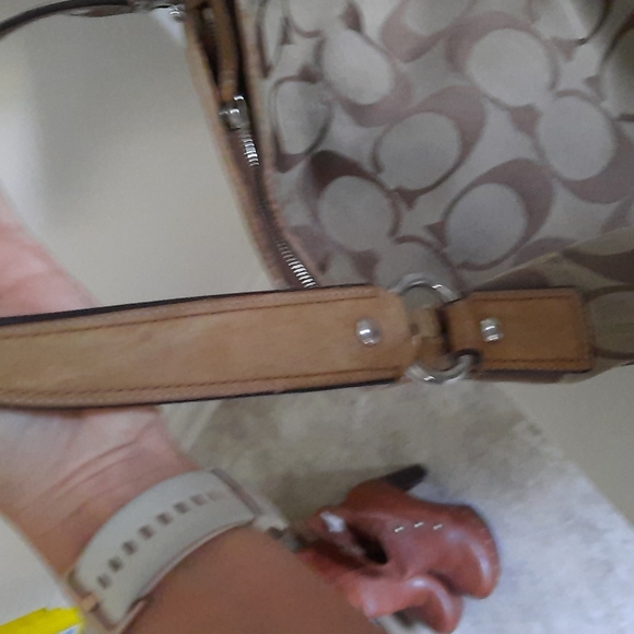 Coach Medium Tote WELL WORN - Picture 10 of 15